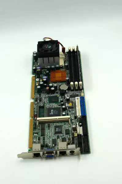 Ibase teollisuusemolevy IB745, jossa CPU RAM ja FAN
