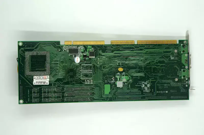 Ibase teollisuusemolevy IB745, jossa CPU RAM ja FAN