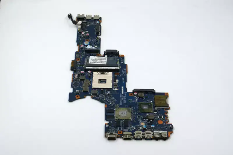Toshiba tai Satellite P855 K000135810 QFKAA LA-8391P -emolevy K000135810 QFKAA LA-8391P
