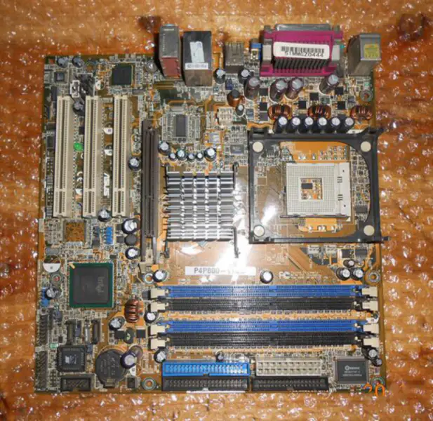 Asus G32904-H17-A28 P4P800-VM/S P4P800-VM-EAYZ -emolevy Asus G32904-H17-A28 P4P800-VM/S P4P800-VM-EAYZ -emolevy