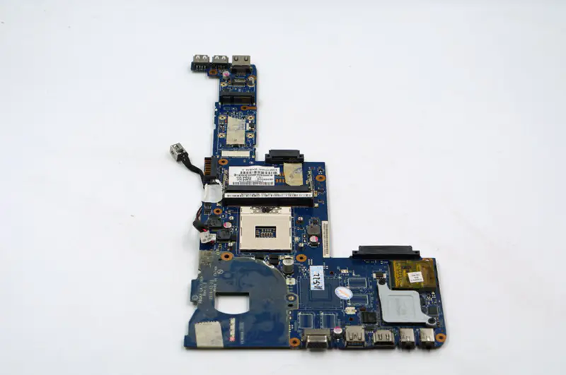 Toshiba P745 K000125740 LA-7101P emolevy