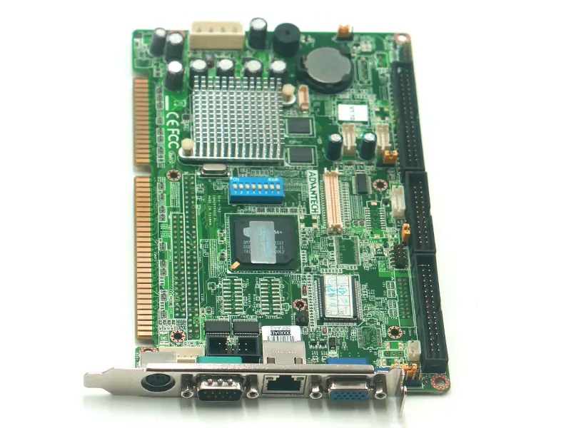 Advantech PCA-6743 PCA-6743VE teollisuusemolevy ilman PC104:ää
