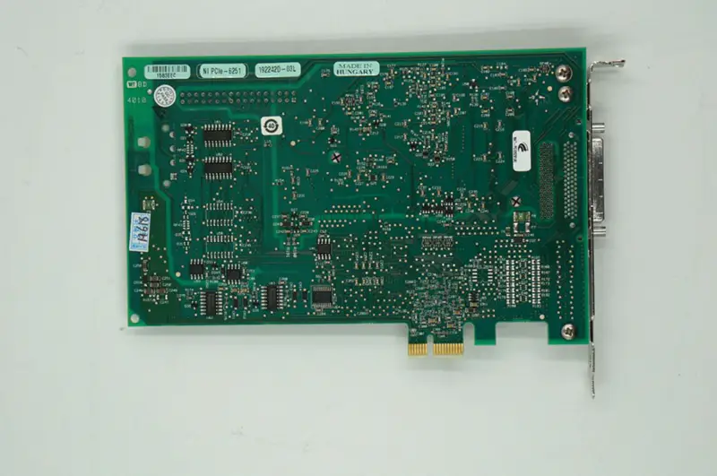 NI PCIE-6251 DAQ-kortti