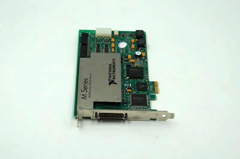 NI PCIE-6251 DAQ-kortti