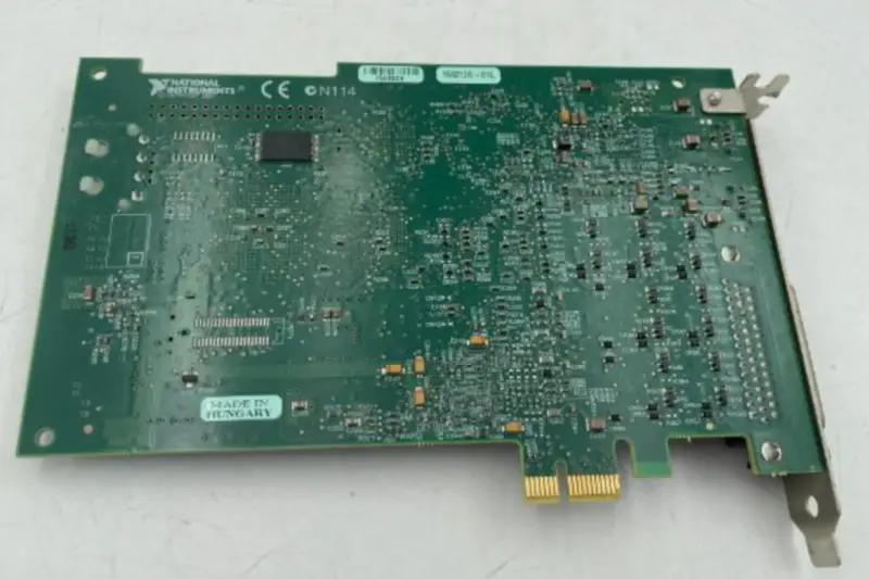 NI PCIe-8255R DAQ-kortti, jossa on 1394B-liitäntä
