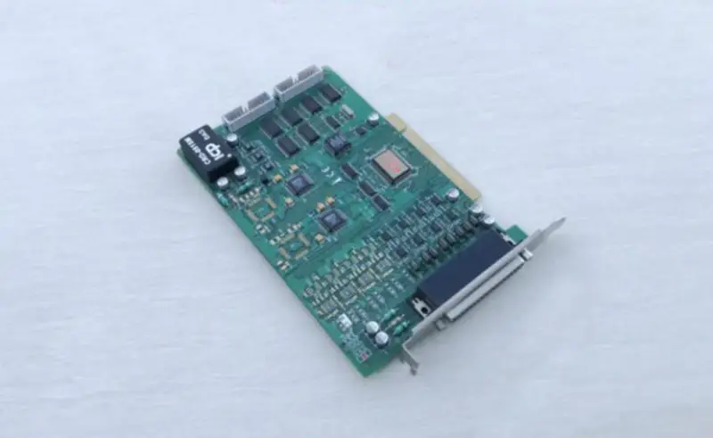 ICP DAS PIO-DA8 Universal PCI Bus 14-bittinen 8-kanavainen analoginen lähtökortti