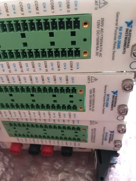 NI PXI-2565 777754-01 PXI-relemoduuli NI PXI-2565 777754-01 PXI-rele moduuli