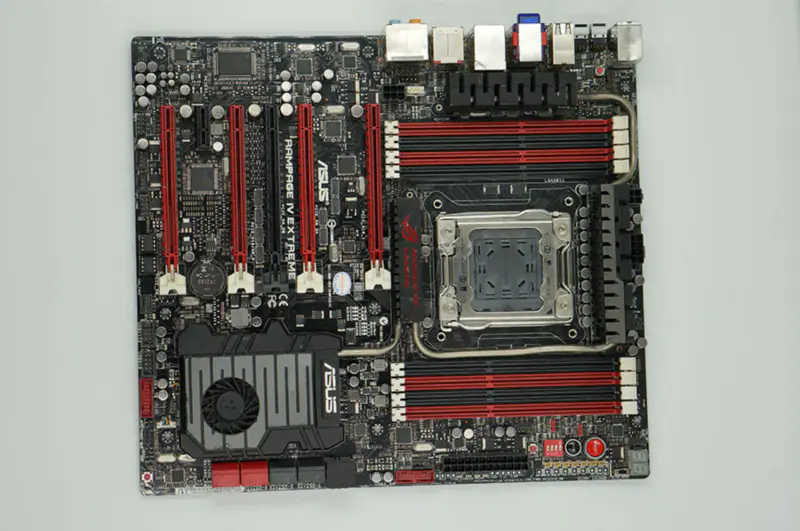 ASUS RAMPAGE IV EXTREME -emolevy