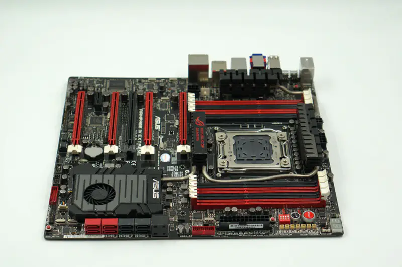 ASUS RAMPAGE IV EXTREME -emolevy
