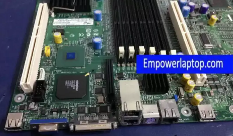 Intel SE7501WV2 dual 320MSCSI-kortti RAID Sever -emolevyllä varustetulla emolevyllä