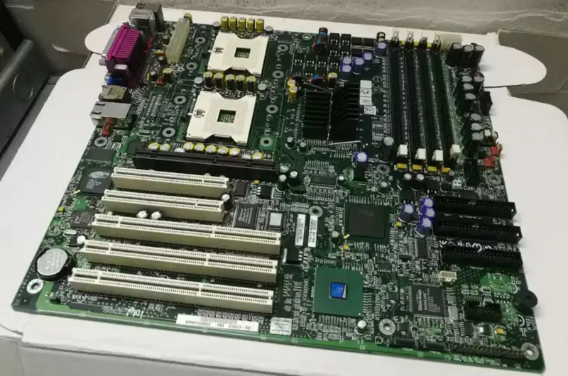 Intel SE7505VB2 604 -liitäntäinen palvelinemolevy Dual Xeon -järjestelmäpiiri