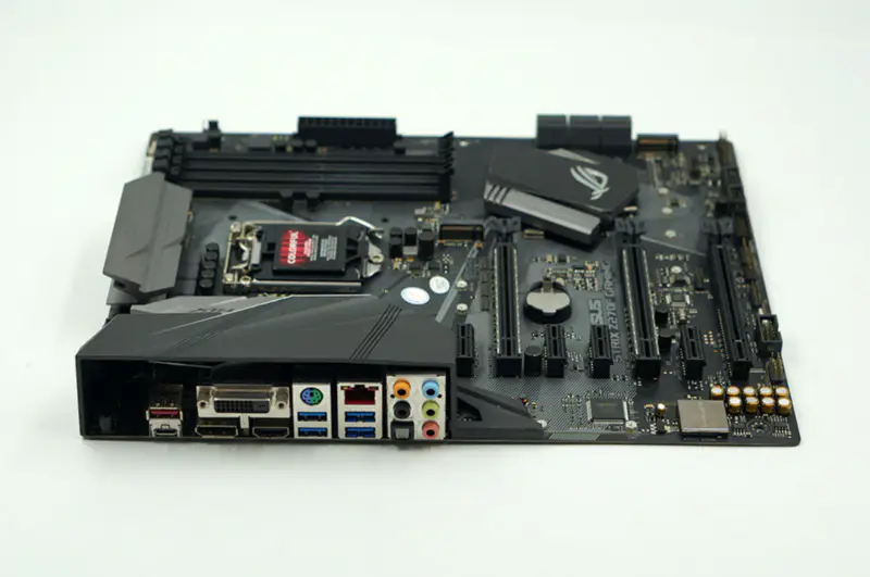 Asus ROG STRIX Z270F GAMING -pöytäemolevy Asus ROG STRIX Z270F GAMING -pöytäemolevy