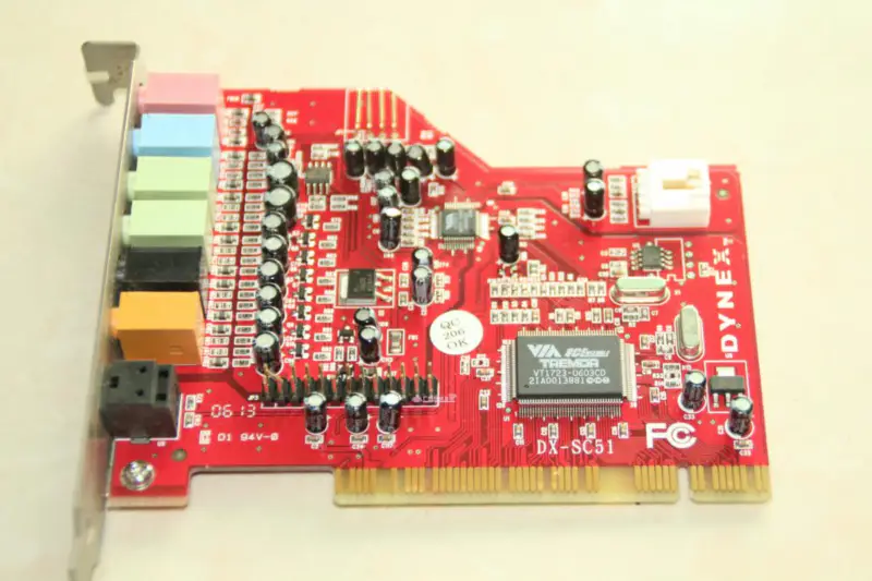 TerraTec Aureon Xfire VT1723 teollisuusemolevy PCI-äänikortilla varustettuna