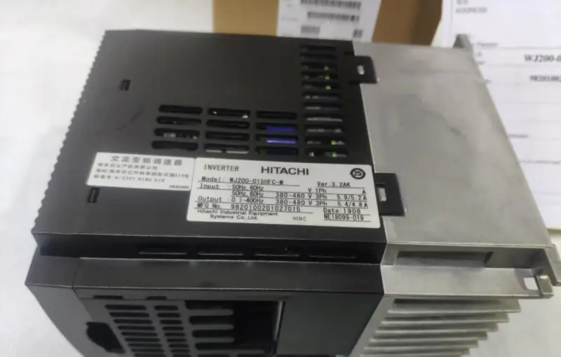 HITACHI INVERTTERI WJ200-015HFC-M 1.5KW UUSI
