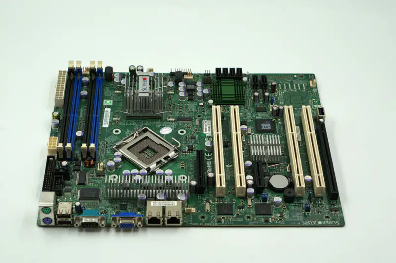 Supermicro X7SBE -palvelinemolevy
