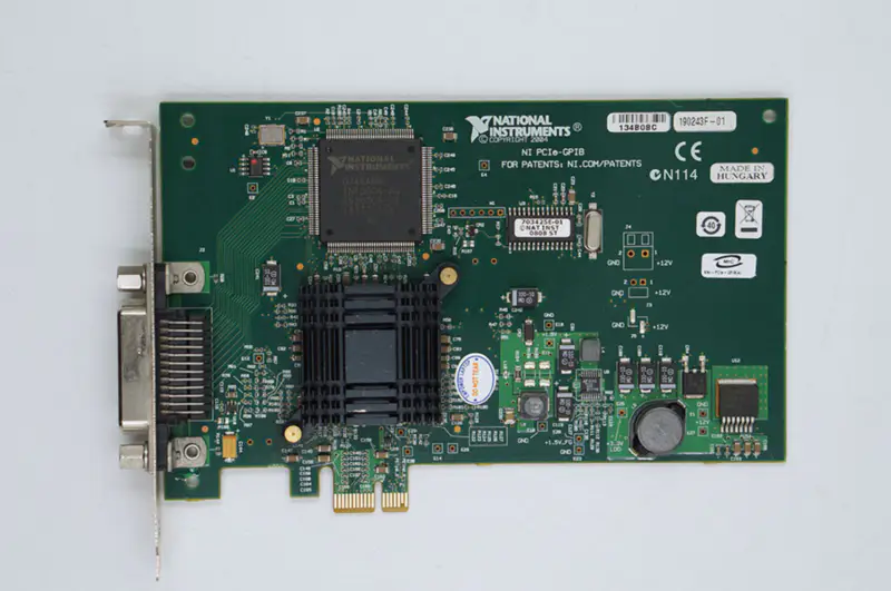 NI PCIe-GPIB-kortin hankintakortti