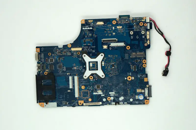 Toshiba L500 L550 L555 LA-4982P GM45 PGA-989 -emolevy Toshiba L500 L550 L555 LA-4982P GM45 PGA-989 -emolevy