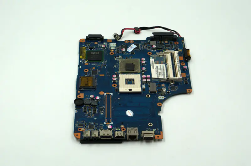 Toshiba L500 L550 L555 LA-4982P GM45 PGA-989 -emolevy Toshiba L500 L550 L555 LA-4982P GM45 PGA-989 -emolevy